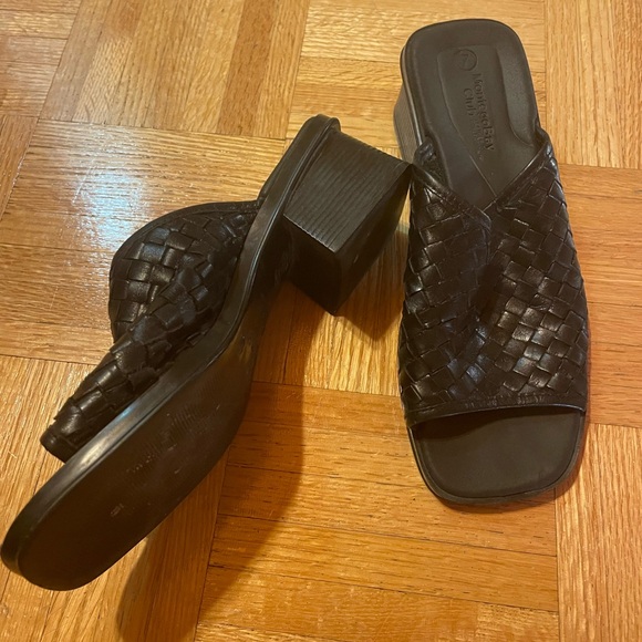 Black chunky heeled sandals - Picture 2 of 2